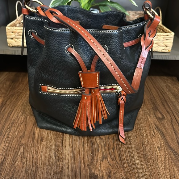 Dooney and Bourke Bucket bag - Picture 1 of 9